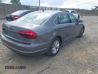2017 Volkswagen Passat S z VIN 1VWAT7A38HC043814, wystawiony jako IAAI lot #42216077 z przebiegiem 178 418 mil mil oraz . Historia ofert i sprzedaży dostępna na DreamBid. Obrazek 4.