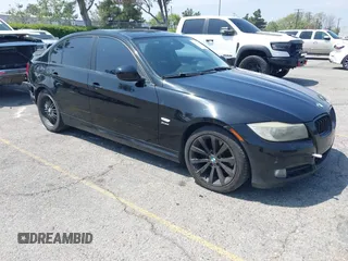 2011 BMW 3 Series 328i xDrive z VIN WBAPK5C55BA654614, wystawiony jako IAAI lot #42184935 z przebiegiem 158 601 mil mil oraz . Historia ofert i sprzedaży dostępna na DreamBid. Obrazek 1.