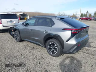 2024 Toyota bZ4X XLE z VIN JTMABACA2RA069207, wystawiony jako IAAI lot #41632667 z przebiegiem 7329 mil mil oraz . Historia ofert i sprzedaży dostępna na DreamBid. Obrazek 3.