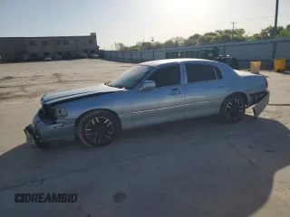 2011 Lincoln Town Car Signature Limited z VIN 2LNBL8CV6BX758771, wystawiony jako Copart lot #52443335 z przebiegiem 133 454 mil mil oraz Szkody całkowita. Historia ofert i sprzedaży dostępna na DreamBid. Obrazek 1.