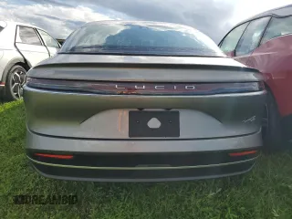 2024 Lucid Air Pure z VIN 50EA1PGA2RA005678, wystawiony jako Copart lot #73879864 z przebiegiem 1548 mil mil oraz Nie do naprawy. Historia ofert i sprzedaży dostępna na DreamBid. Obrazek 6.