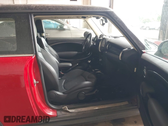 2011 MINI Hardtop S с VIN WMWSV3C53BTY21966, выставлен на аукционе IAAI как лот 42488361 с пробегом 114 029 миль миль и . История ставок и продаж доступна на DreamBid. Изображение 5.