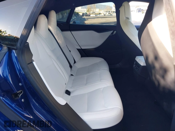2019 Tesla Model S 75D z VIN 5YJSA1E27KF333645, wystawiony jako IAAI lot #41647989 z przebiegiem 52 528 mil mil oraz . Historia ofert i sprzedaży dostępna na DreamBid. Obrazek 8.