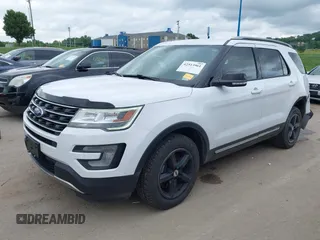 2017 Ford Explorer XLT z VIN 1FM5K8DH8HGC24324, wystawiony jako IAAI lot #42513961 z przebiegiem 119 697 mil mil oraz . Historia ofert i sprzedaży dostępna na DreamBid. Obrazek 2.