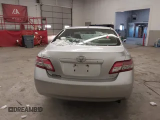 2010 Toyota Camry z VIN 4T4BF3EK4AR021612, wystawiony jako IAAI lot #41308791 z przebiegiem 329 133 mil mil oraz . Historia ofert i sprzedaży dostępna na DreamBid. Obrazek 16.