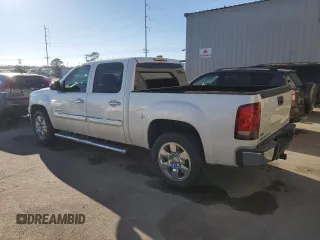 2010 GMC Sierra 1500 SLT z VIN 3GTRCWE08AG287062, wystawiony jako Copart lot #45991885 z przebiegiem 310 055 mil mil oraz Szkody całkowita. Historia ofert i sprzedaży dostępna na DreamBid. Obrazek 2.