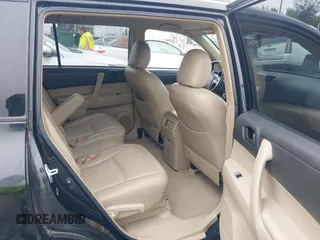 2008 Toyota Highlander z VIN JTEES41A482042939, wystawiony jako IAAI lot #42523005 z przebiegiem 271 113 mil mil oraz . Historia ofert i sprzedaży dostępna na DreamBid. Obrazek 8.