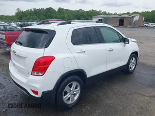 2019 Chevrolet Trax LT z VIN KL7CJLSB4KB828096, wystawiony jako IAAI lot #42233971 z przebiegiem 99 112 mil mil oraz . Historia ofert i sprzedaży dostępna na DreamBid. Obrazek 4.