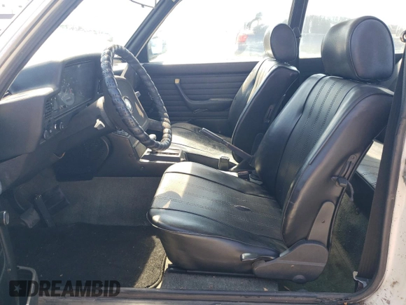 1983 BMW 3 Series z VIN WBAAG4302D8074477, wystawiony jako Copart lot #73425814 z przebiegiem 287 780 mil mil oraz Tytuł czysty. Historia ofert i sprzedaży dostępna na DreamBid. Obrazek 7.