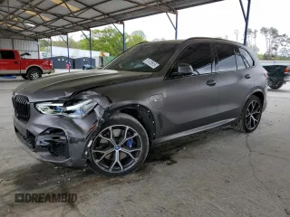 2023 BMW X5 xDrive45e z VIN 5UXTA6C03P9P92481, wystawiony jako Copart lot #51478515 z przebiegiem 59 491 mil mil oraz Szkoda całkowita • Salvage title. Historia ofert i sprzedaży dostępna na DreamBid. Obrazek 1.