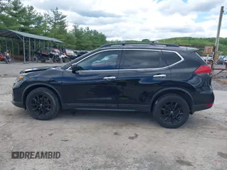 2017 Nissan Rogue SV z VIN 5N1AT2MV8HC814058, wystawiony jako IAAI lot #42200550 z przebiegiem 118 175 mil mil oraz . Historia ofert i sprzedaży dostępna na DreamBid. Obrazek 15.