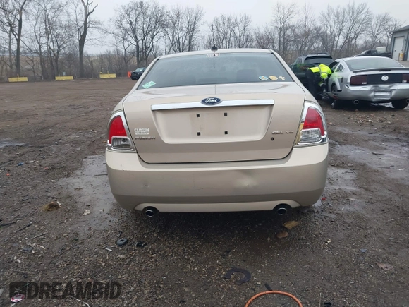 2008 Ford Fusion SEL with VIN 3FAHP08128R101909, listed as a IAAI auction lot 41568253 with 121,382 mi miles. Bid and sale history available at carsss.com. Image 16.