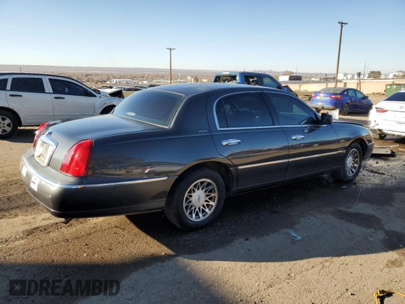 2002 Lincoln Town Car Signature z VIN 1LNHM82W02Y611525, wystawiony jako Copart lot #81514784 z przebiegiem 123 140 mil mil oraz Szkoda całkowita • Salvage title. Historia ofert i sprzedaży dostępna na DreamBid. Obrazek 3.