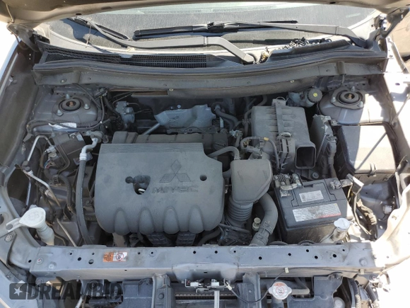 2018 Mitsubishi Outlander ES z VIN JA4AD2A39JJ001778, wystawiony jako Copart lot #52923235 z przebiegiem 136 549 mil mil oraz Szkody całkowita. Historia ofert i sprzedaży dostępna na DreamBid. Obrazek 12.