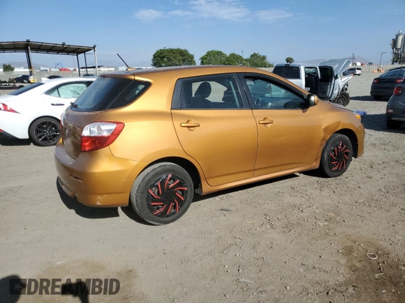 2009 Toyota Matrix z VIN 2T1KU40E99C023747, wystawiony jako Copart lot #56692735 z przebiegiem 190 515 mil mil oraz Czysty tytuł • Clean title. Historia ofert i sprzedaży dostępna na DreamBid. Obrazek 3.