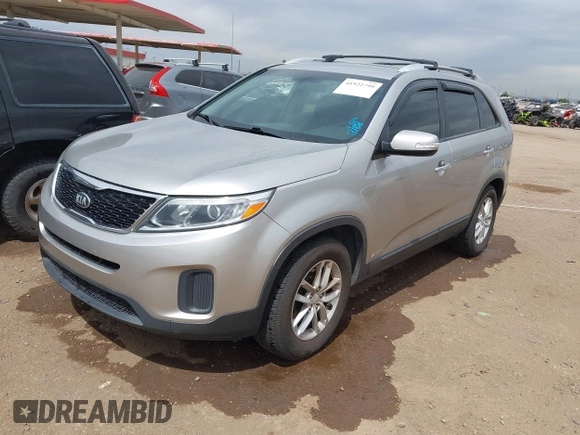 2014 Kia Sorento LX with VIN 5XYKTDA78EG462214, listed as a IAAI auction lot 41922799 with 147,872 mi miles. Bid and sale history available at carsss.com. Image 2.
