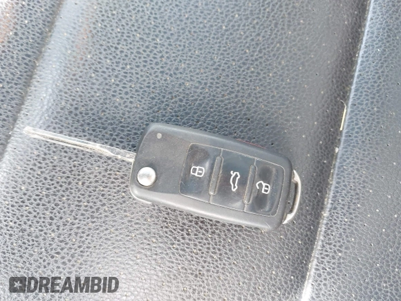 2013 Volkswagen Jetta TDI w/Sunroof & Nav с VIN 3VWPL7AJ9DM637099, выставлен на аукционе IAAI как лот 42286184 с пробегом 237 947 миль миль и . История ставок и продаж доступна на DreamBid. Изображение 11.