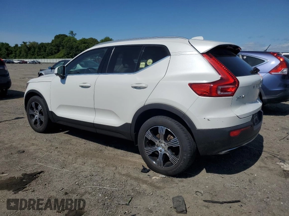 2020 Volvo XC40 Inscription z VIN YV4162UL1L2320498, wystawiony jako Copart lot #58047125 z przebiegiem 64 346 mil mil oraz Szkoda całkowita • Salvage title. Historia ofert i sprzedaży dostępna na DreamBid. Obrazek 2.