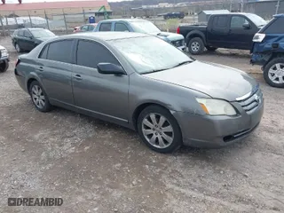 2005 Toyota Avalon XL with VIN 4T1BK36B25U035857, listed as a IAAI auction lot 42032881 with 198,737 mi miles. Bid and sale history available at carsss.com. Image 1.