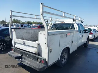 2015 Ford F-250 XL z VIN 1FD7X2A66FEC39519, wystawiony jako IAAI lot #41853743 z przebiegiem 232 244 mil mil oraz . Historia ofert i sprzedaży dostępna na DreamBid. Obrazek 4.