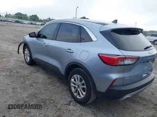 2022 Ford Escape SE z VIN 1FMCU0G61NUB15746, wystawiony jako IAAI lot #42107667 z przebiegiem 29 000 mil mil oraz . Historia ofert i sprzedaży dostępna na DreamBid. Obrazek 3.