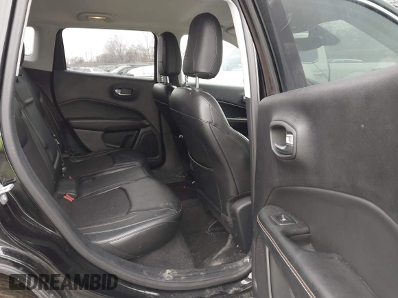 2018 Jeep Compass Latitude with VIN 3C4NJDBB7JT373582, listed as a IAAI auction lot 41728122 with 111,411 mi miles. Bid and sale history available at carsss.com. Image 8.