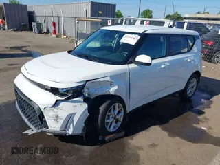 2024 Kia Soul S with VIN KNDJ23AU7R7227529, listed as a IAAI auction lot 42233767 with 28,410 mi miles and . Bid and sale history available at DreamBid. Image 2.