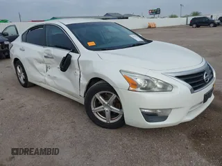 2015 Nissan Altima S with VIN 1N4AL3AP2FN331236, listed as a IAAI auction lot 41929242 with 100,439 mi miles and . Bid and sale history available at carsss.com. Image 1.