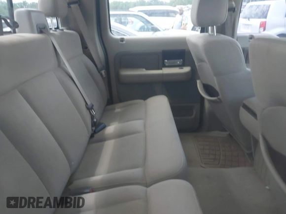 2004 Ford F-150 XLT z VIN 1FTRW12W54KB44828, wystawiony jako IAAI lot #42179442 z przebiegiem 226 441 mil mil oraz . Historia ofert i sprzedaży dostępna na DreamBid. Obrazek 8.
