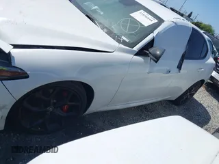 2019 Alfa Romeo Giulia z VIN ZARFAMAN2K7621023, wystawiony jako IAAI lot #41896048 z przebiegiem Nie podano mil oraz . Historia ofert i sprzedaży dostępna na DreamBid. Obrazek 14.