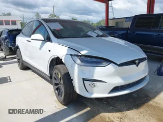 2022 Tesla Model X Plaid z VIN 7SAXCBE63NF356730, wystawiony jako IAAI lot #42325581 z przebiegiem 28 631 mil mil oraz . Historia ofert i sprzedaży dostępna na DreamBid. Obrazek 1.