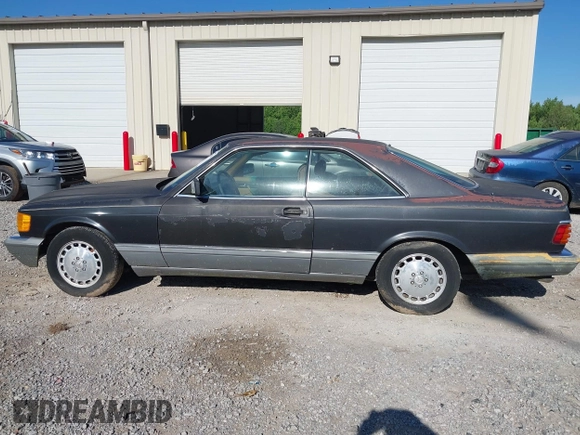 1986 Mercedes-Benz 560 z VIN WDBCA45D7GA200289, wystawiony jako IAAI lot #42313986 z przebiegiem 203 457 mil mil oraz . Historia ofert i sprzedaży dostępna na DreamBid. Obrazek 14.