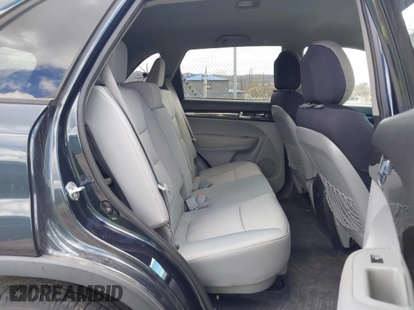 2013 Kia Sorento LX with VIN 5XYKT4A21DG333508, listed as a IAAI auction lot 41863120 with 110,219 mi miles. Bid and sale history available at carsss.com. Image 8.