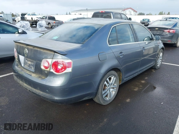 2005 Volkswagen Jetta 2.5L z VIN 3VWSF71K05M601944, wystawiony jako IAAI lot #41659975 z przebiegiem 230 001 mil mil oraz . Historia ofert i sprzedaży dostępna na DreamBid. Obrazek 4.