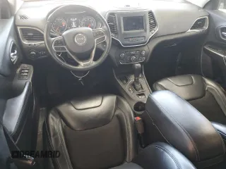 2019 Jeep Cherokee Latitude Plus z VIN 1C4PJLLB7KD241334, wystawiony jako Copart lot #52323575 z przebiegiem 82 570 mil mil oraz Szkoda całkowita • Salvage title. Historia ofert i sprzedaży dostępna na DreamBid. Obrazek 8.
