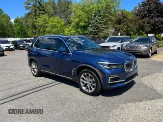 2021 BMW X5 xDrive40i z VIN 5UXCR6C00M9D95365, wystawiony jako Copart lot #58986415 z przebiegiem 59 672 mil mil oraz Tytuł czysty. Historia ofert i sprzedaży dostępna na DreamBid. Obrazek 1.