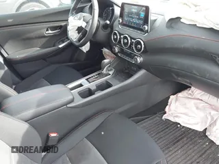 2024 Nissan Sentra SR z VIN 3N1AB8DV9RY354172, wystawiony jako IAAI lot #42106887 z przebiegiem 2 786 mil mil oraz . Historia ofert i sprzedaży dostępna na DreamBid. Obrazek 5.