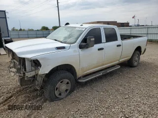 2023 Ram 2500 Tradesman z VIN 3C6UR5HJ6PG500730, wystawiony jako Copart lot #57287255 z przebiegiem 124 467 mil mil oraz Szkoda całkowita • Salvage title. Historia ofert i sprzedaży dostępna na DreamBid. Obrazek 1.