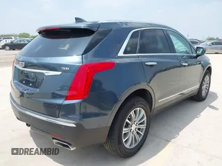 2019 Cadillac XT5 Luxury FWD z VIN 1GYKNCRS1KZ259282, wystawiony jako IAAI lot #41921030 z przebiegiem 27 880 mil mil oraz . Historia ofert i sprzedaży dostępna na DreamBid. Obrazek 4.