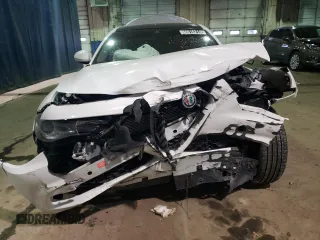 2020 Alfa Romeo Giulia z VIN ZARFANAN8L7629540, wystawiony jako Copart lot #44726155 z przebiegiem 77 672 mil mil oraz Tytuł czysty. Historia ofert i sprzedaży dostępna na DreamBid. Obrazek 5.