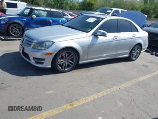2013 Mercedes-Benz C 300 Sport с VIN WDDGF8AB2DR289465, выставлен на аукционе IAAI как лот 42211273 с пробегом 124 674 миль миль и . История ставок и продаж доступна на DreamBid. Изображение 2.