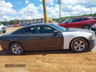 2014 Dodge Charger SE z VIN 2C3CDXBG5EH315467, wystawiony jako IAAI lot #42273742 z przebiegiem 153 493 mil mil oraz . Historia ofert i sprzedaży dostępna na DreamBid. Obrazek 13.