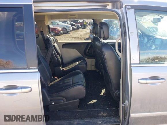 2014 Chrysler Town & Country Touring with VIN 2C4RC1BG8ER208400, listed as a IAAI auction lot 41611970 with 105,589 mi miles. Bid and sale history available at carsss.com. Image 8.