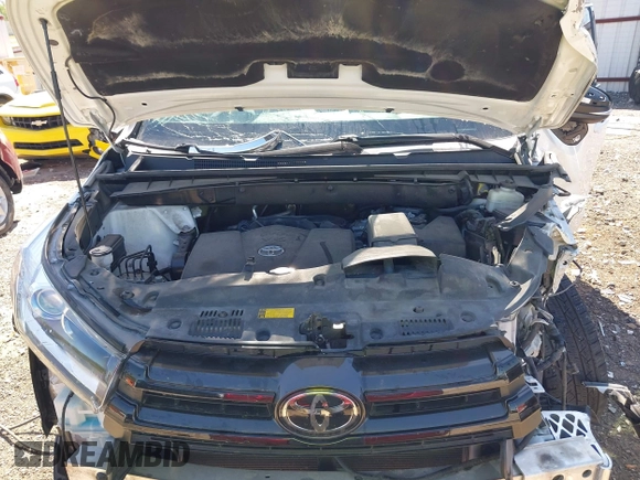 2018 Toyota Highlander SE with VIN 5TDKZRFH1JS288819, listed as a IAAI auction lot 42037923 with 88,273 mi miles and . Bid and sale history available at DreamBid. Image 10.
