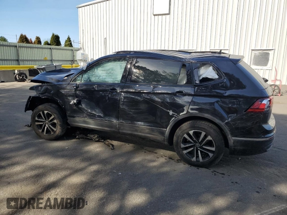 2022 Volkswagen Tiguan S z VIN 3VV0B7AX1NM071101, wystawiony jako Copart lot #52790005 z przebiegiem Nie podano mil oraz Szkody całkowita. Historia ofert i sprzedaży dostępna na DreamBid. Obrazek 2.