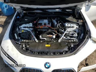 2023 BMW i7 xDrive60 z VIN WBY53EJ03PCM80194, wystawiony jako Copart lot #44192494 z przebiegiem Nie podano mil oraz . Historia ofert i sprzedaży dostępna na DreamBid. Obrazek 11.