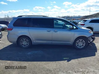 2017 Toyota Sienna XLE Auto Access Seat with VIN 5TDYZ3DC0HS784509, listed as a IAAI auction lot 41725664 with 69,990 mi miles. Bid and sale history available at carsss.com. Image 12.