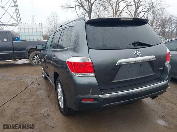2011 Toyota Highlander with VIN 5TDBK3EH6BS069956, listed as a IAAI auction lot 41551979 with 140,233 mi miles. Bid and sale history available at carsss.com. Image 3.