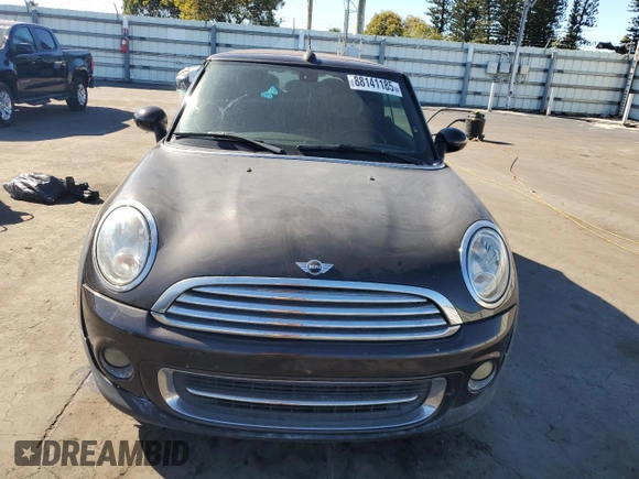 2013 MINI Convertible with VIN WMWZN3C51DT266291, listed as a Copart auction lot 88141185 with 134,832 mi miles and Clean title. Bid and sale history available at DreamBid. Image 5.