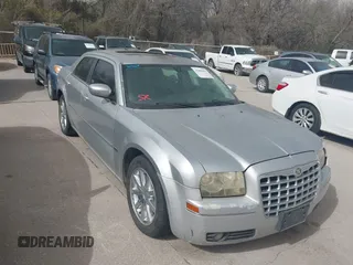 2008 Chrysler 300 Touring with VIN 2C3LA53G08H135829, listed as a IAAI auction lot 41804662 with 1 mi miles. Bid and sale history available at carsss.com. Image 1.